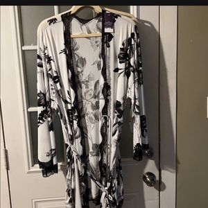 Cacique Nylon Womens Robe size 18/20 with lace edges